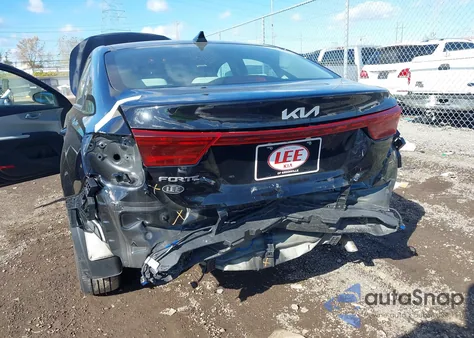 2022 Kia Forte Lxs z USA, uszkodzony, nr VIN 3KPF24AD5NE438783